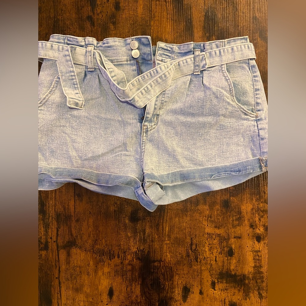 No boundaries size large light wash denim shorts